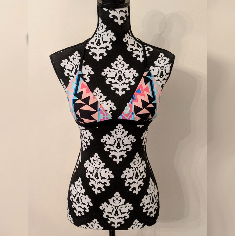5/$25 Geometric print Xhilaration swim top
